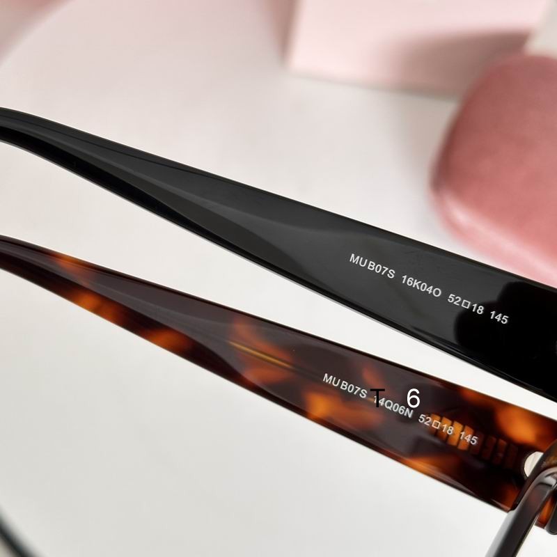 MiuMiu MUB07S 52 18-145 e07