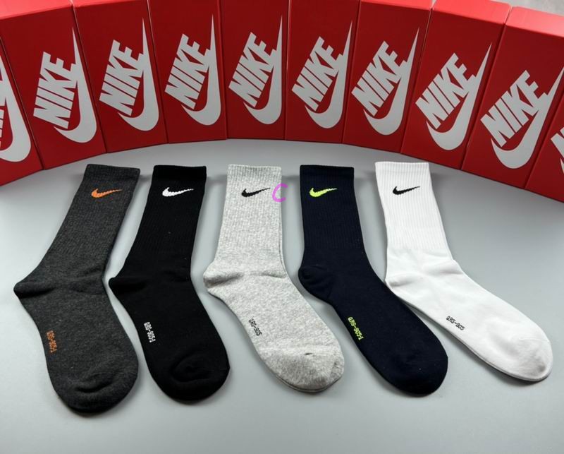 Nike Socks (101)