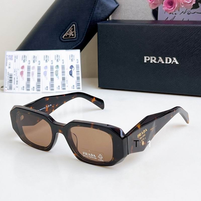 Prada 082501 a05