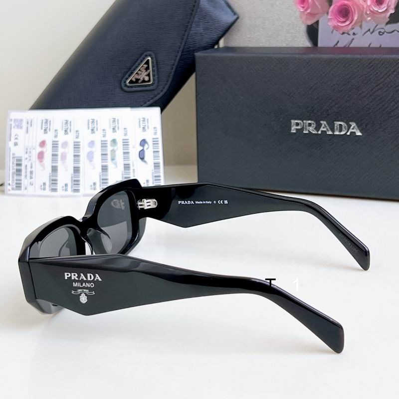 Prada 082501 a07