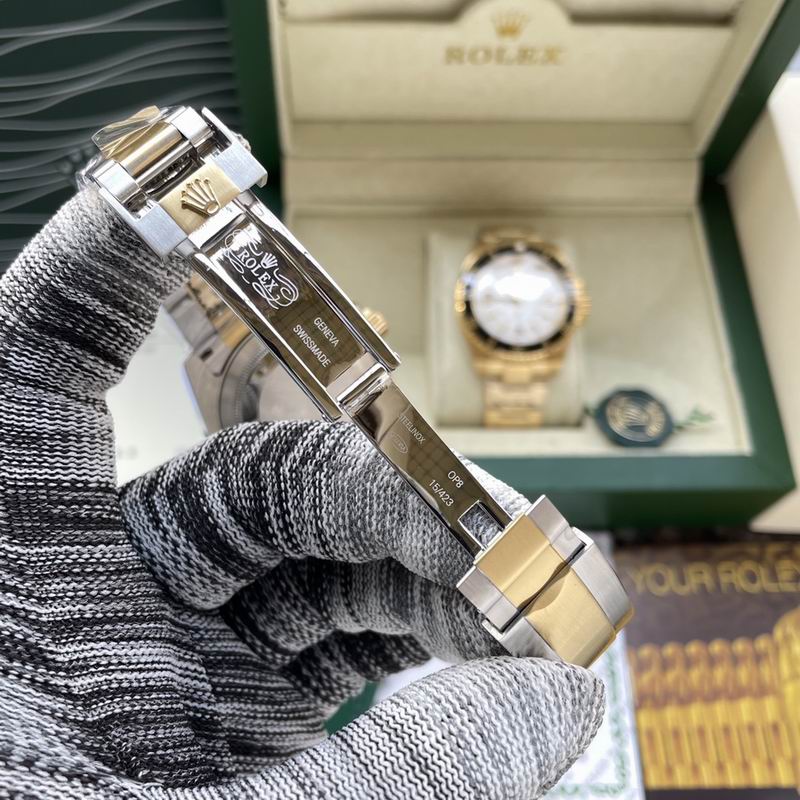 Rolex 40mm 12-Date Just (1)