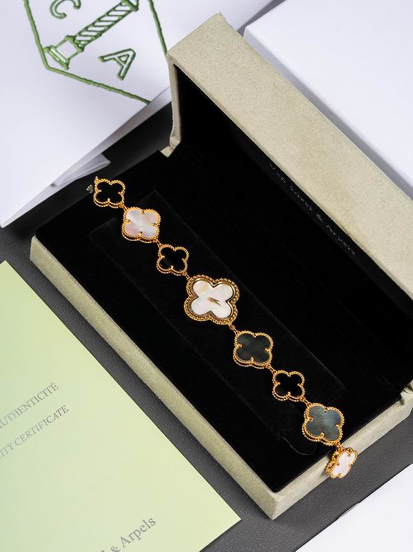 Van Cleef & Arpels 27mm 05 (30)