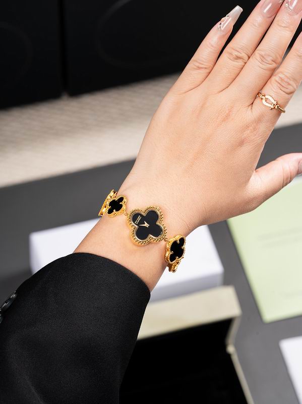 Van Cleef & Arpels 27mm 05 (40)