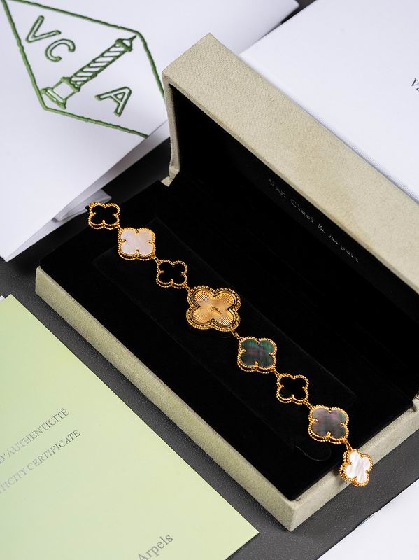 Van Cleef & Arpels 27mm 05 (65)