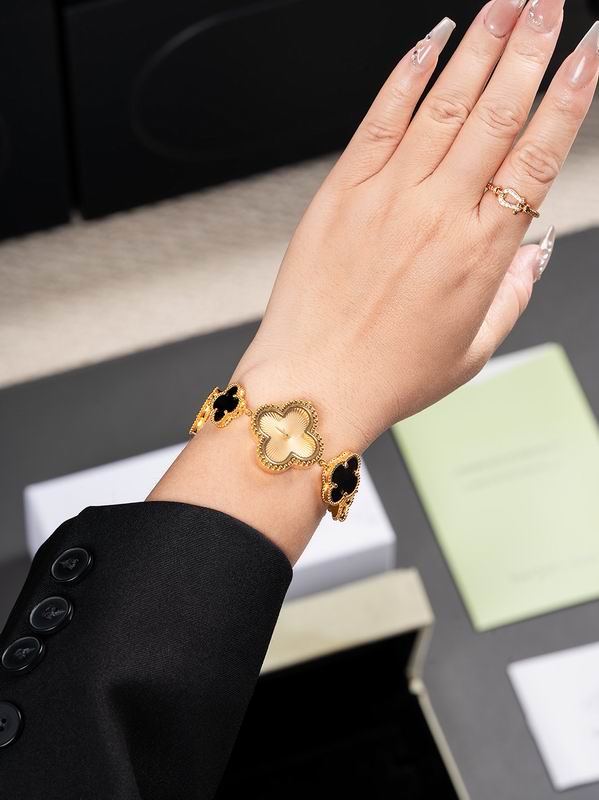 Van Cleef & Arpels 27mm 05 (67)