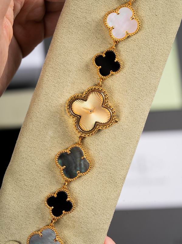 Van Cleef & Arpels 27mm 05 (68)