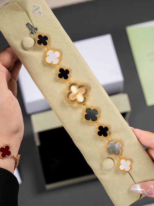 Van Cleef & Arpels 27mm 05 (69)