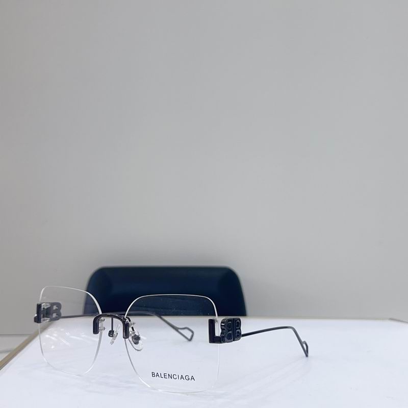 BALENCIAGA MODEL 59 17 140 g01