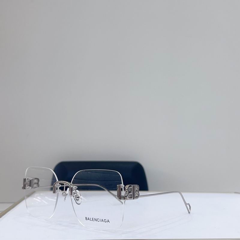 BALENCIAGA MODEL 59 17 140 g02