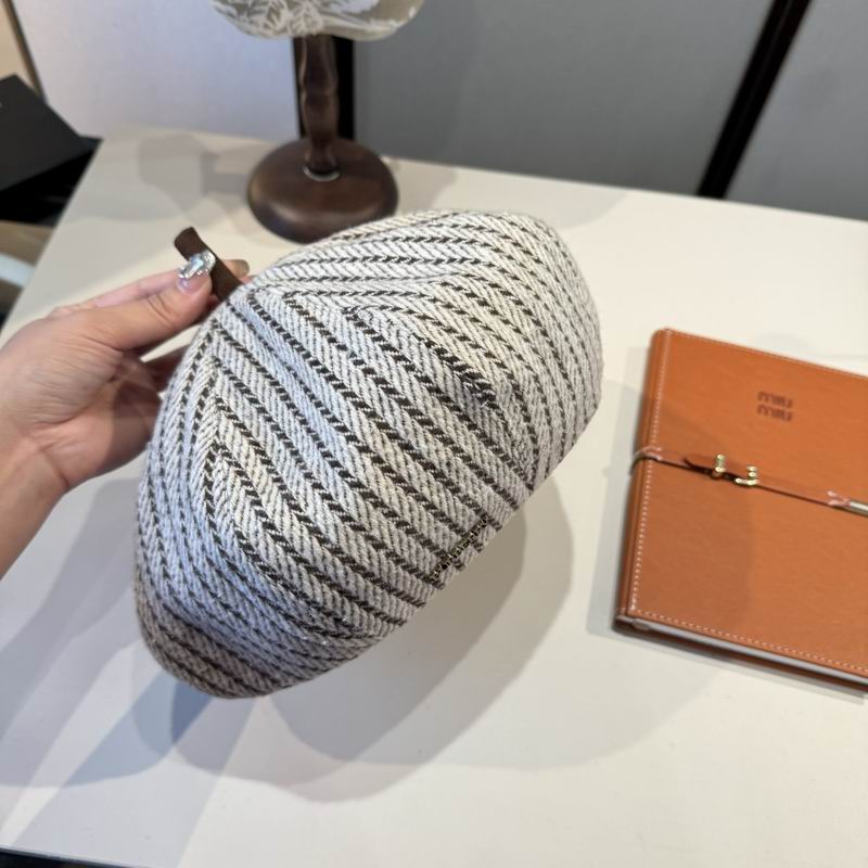 Burberry Beret (582)