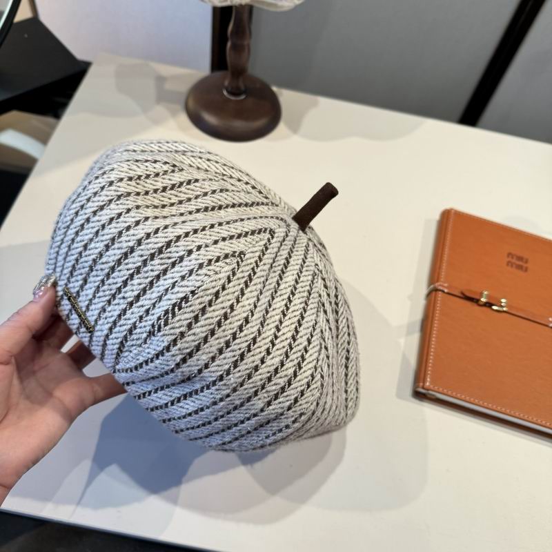 Burberry Beret (584)