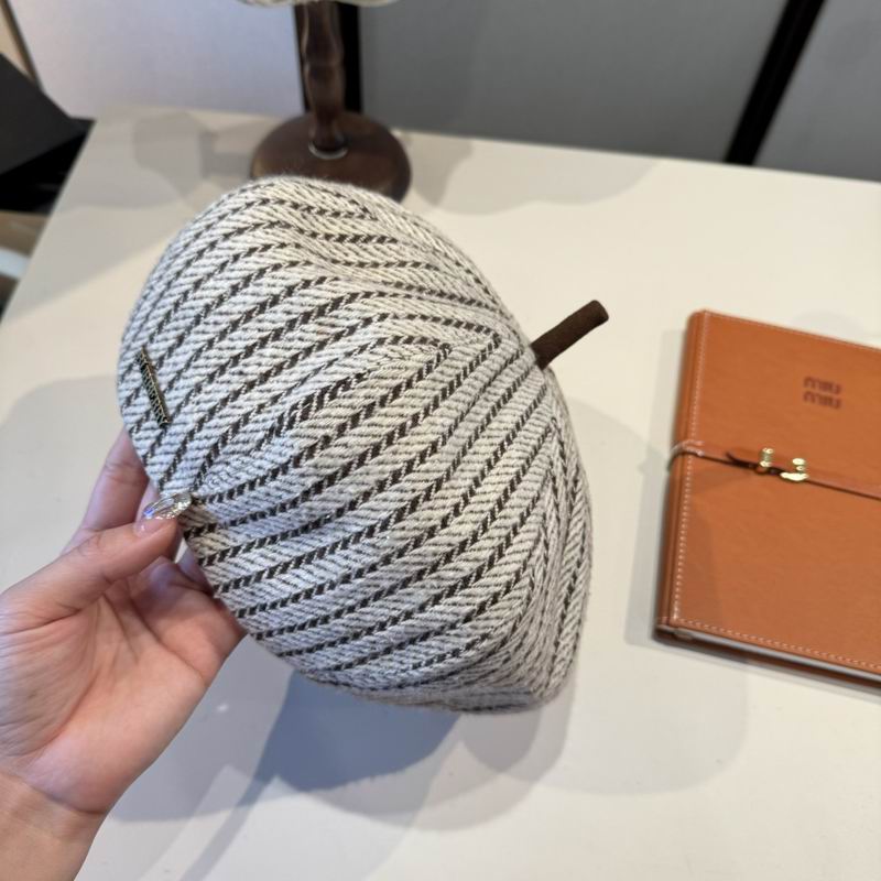 Burberry Beret (586)