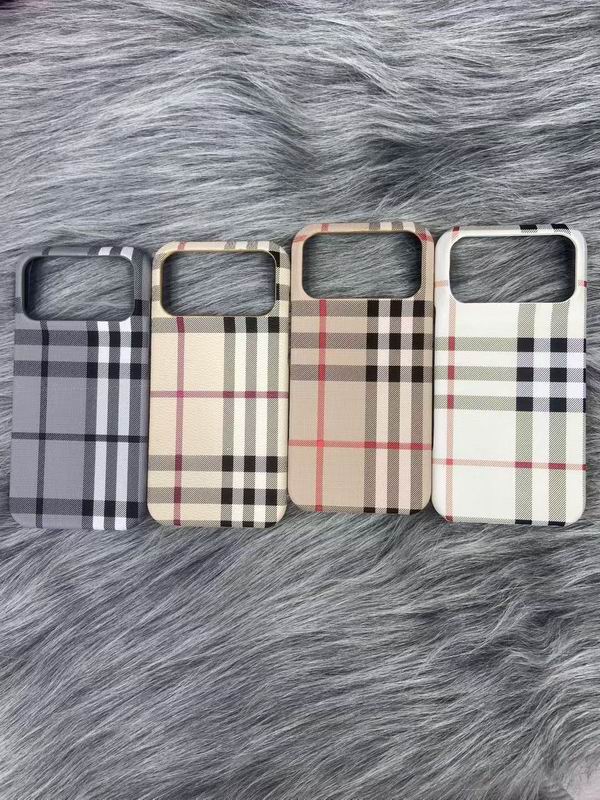 Burberry iphone 17Pro max 26 (1)