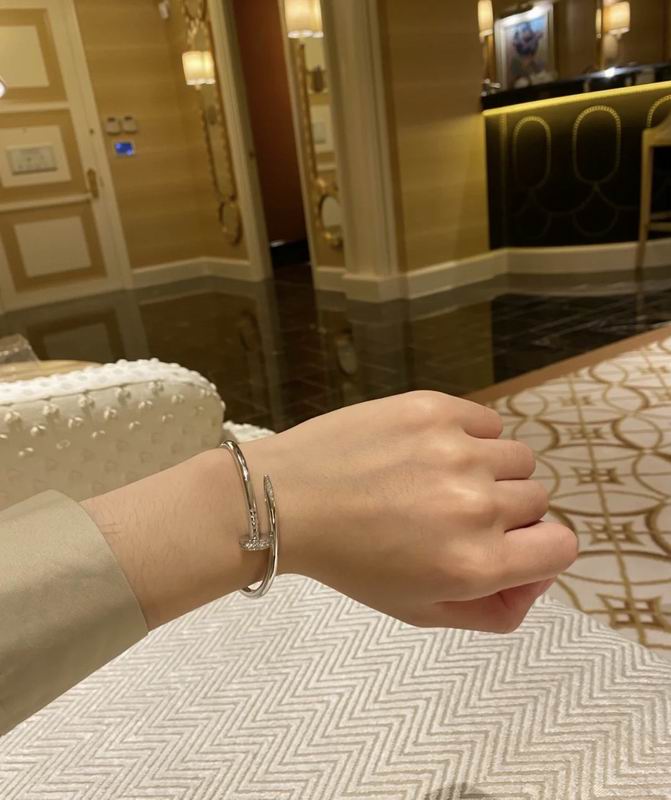 Cartier bracelet 08yxq03 (9)