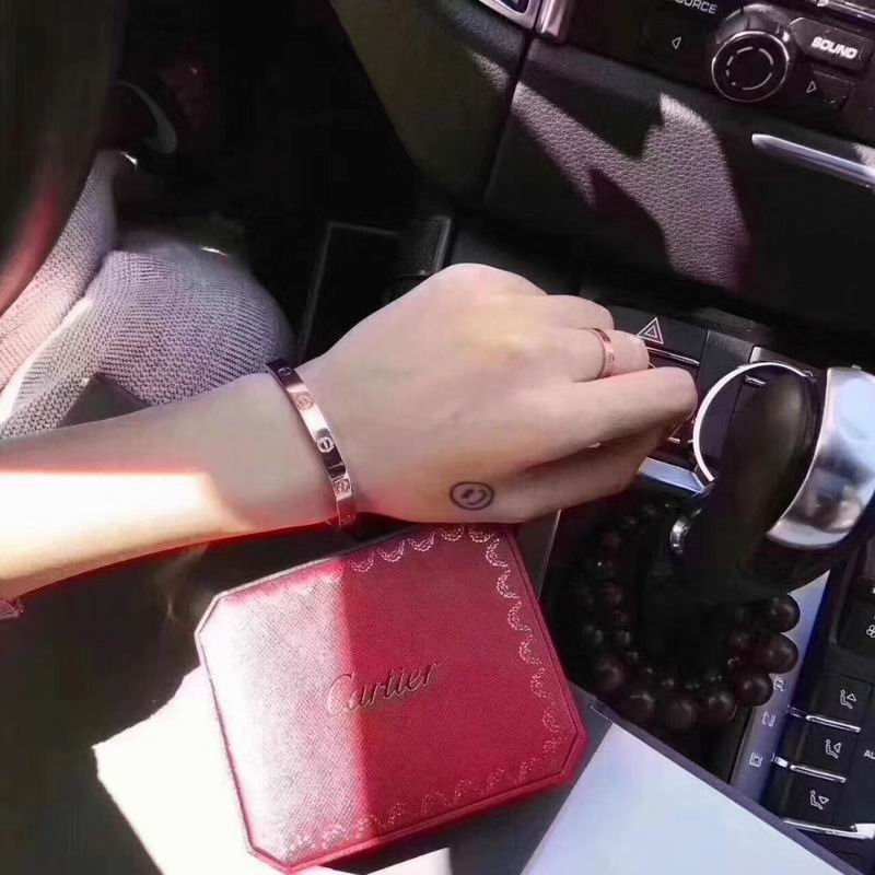 Cartier bracelet 08yxq07 (2)