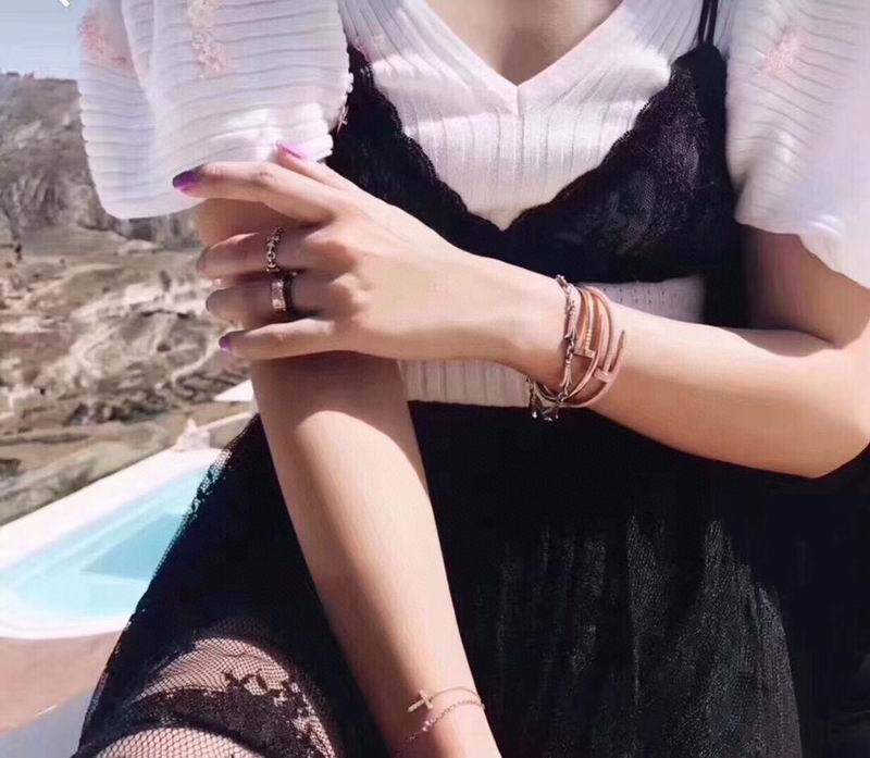 Cartier bracelet 09yxq13 (8)