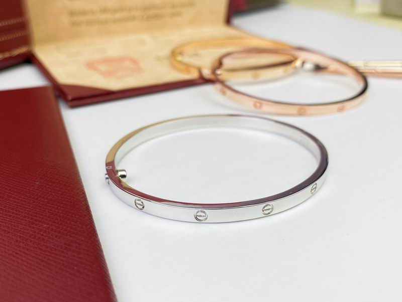 Cartier bracelet 09yxq20 (8)