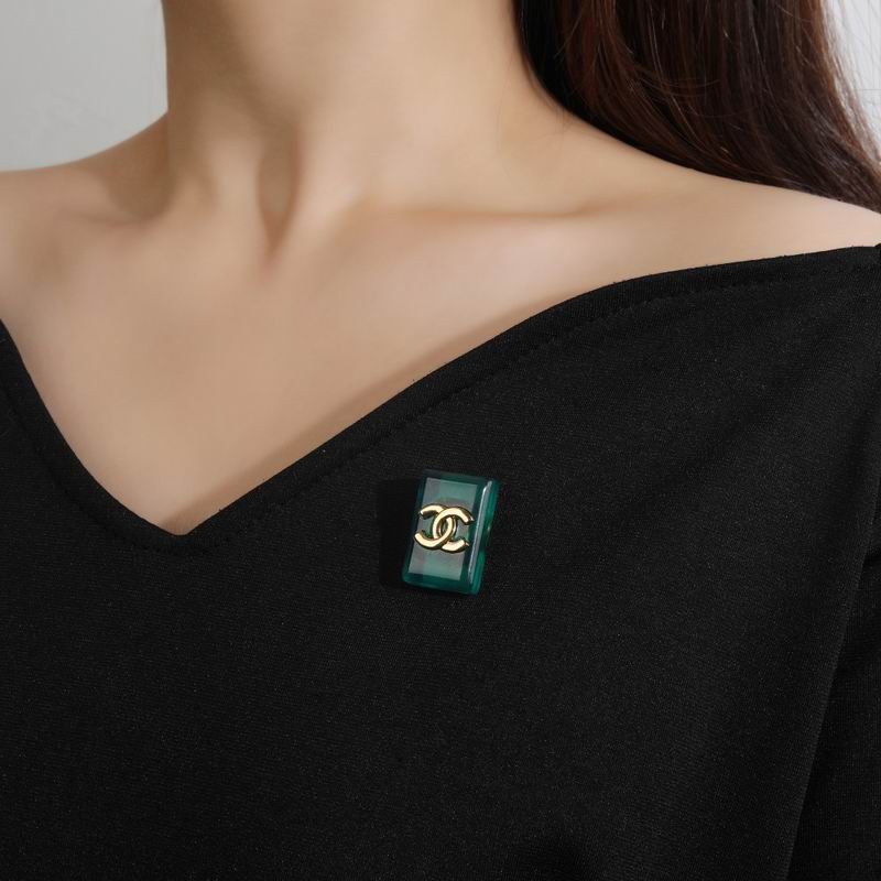 Chanel Brooch 08yxq20 (8)