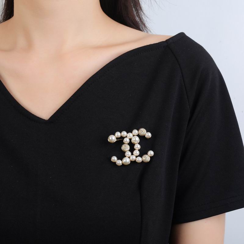 Chanel Brooch 08yxq21 (8)