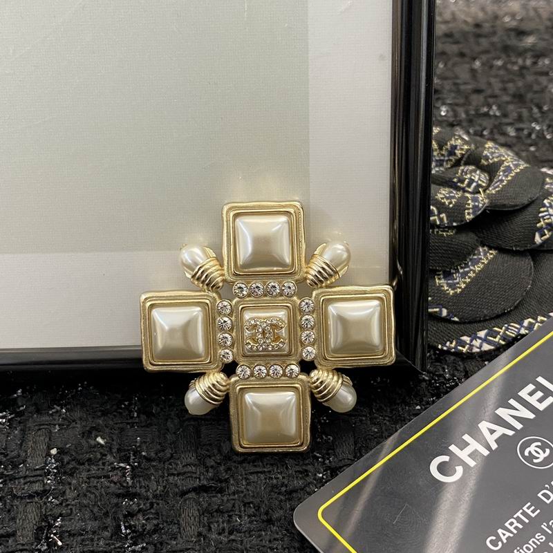 Chanel Brooch 09yxq15 (3)