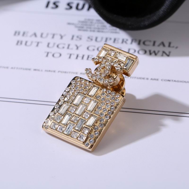 Chanel Brooch 09yxq22 (1)