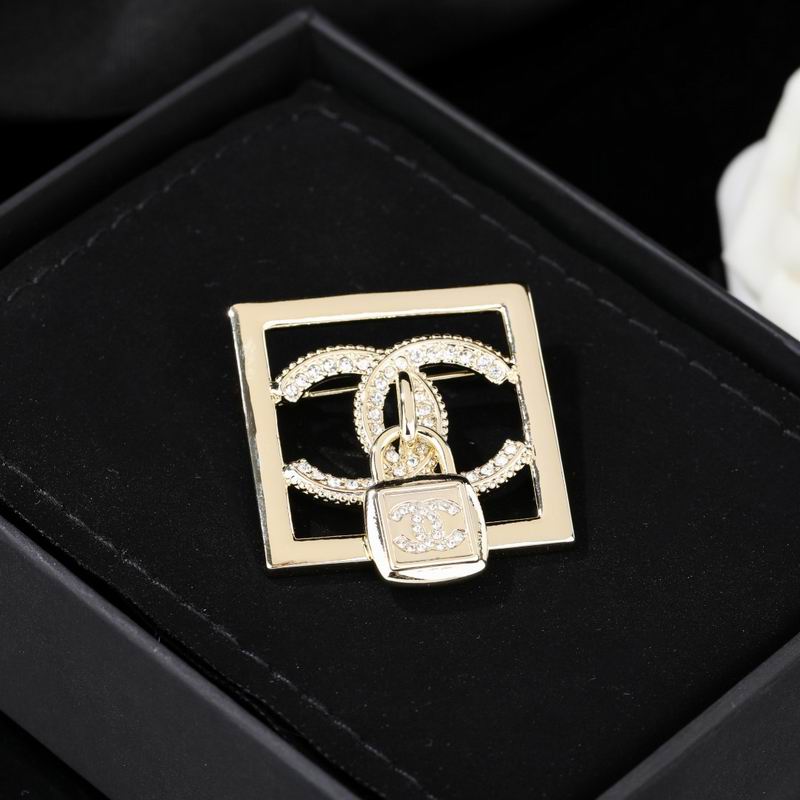 Chanel Brooch 09yxq25 (5)