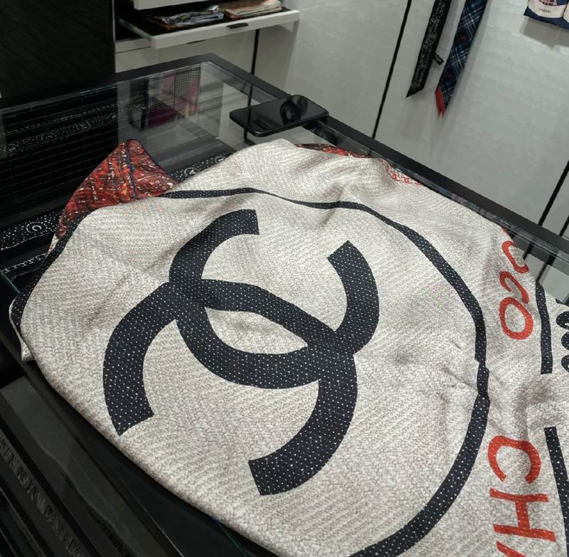 Chanel Scarf 135X135cm E10 (2)