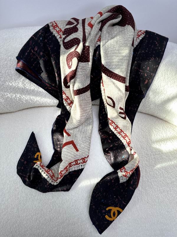 Chanel Scarf 135X135cm E10 (4)