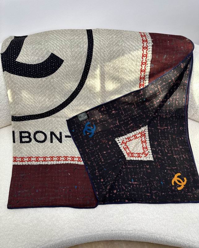 Chanel Scarf 135X135cm E10 (6)