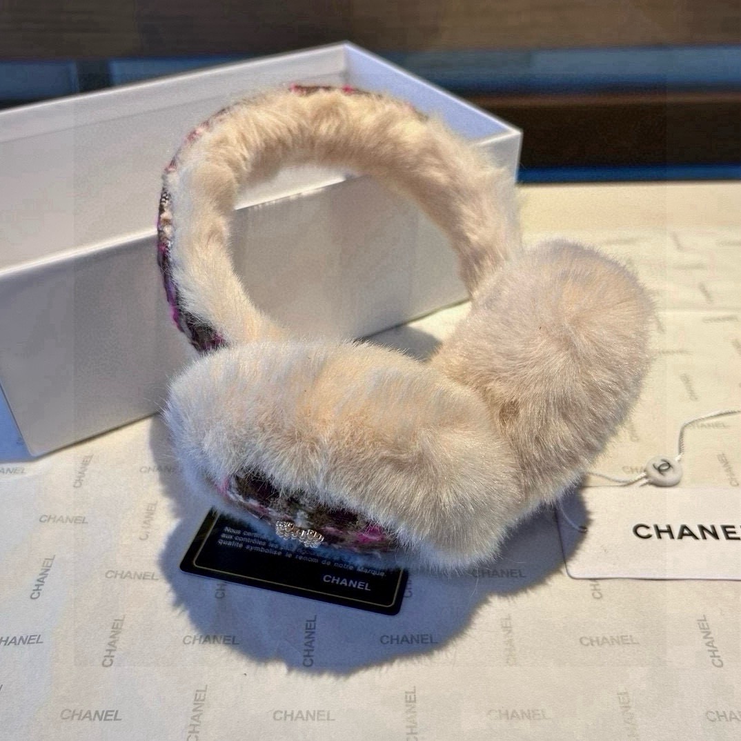 Chanel earmuff (3)