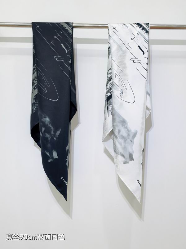 Chanel silk scarf 90X90cm E21 (1)