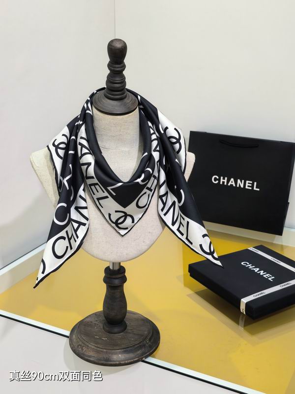 Chanel silk scarf 90X90cm E22 (1)