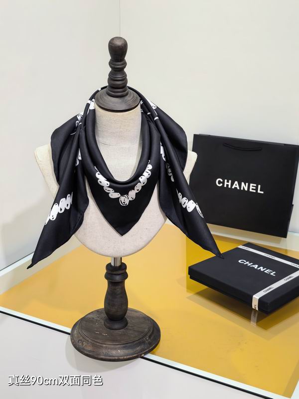 Chanel silk scarf 90X90cm E25 (1)