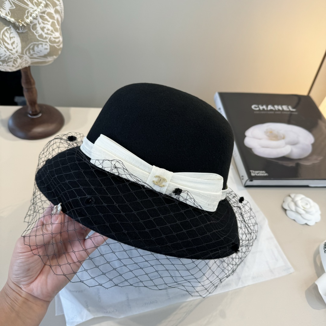 Chanel top hat (150)
