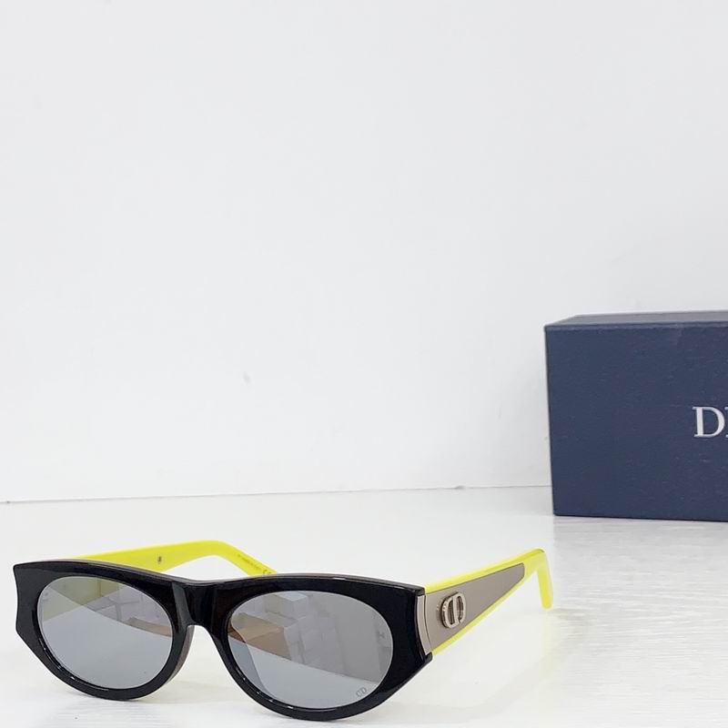 Dior Glow 56 18-140 B06