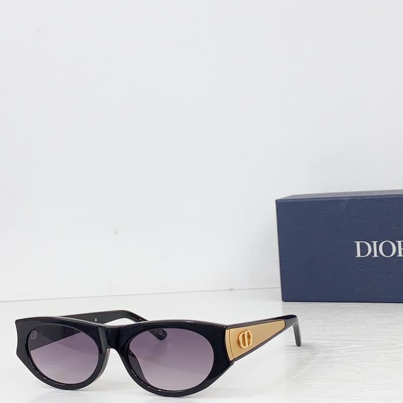 Dior Glow 56 18-140 B03