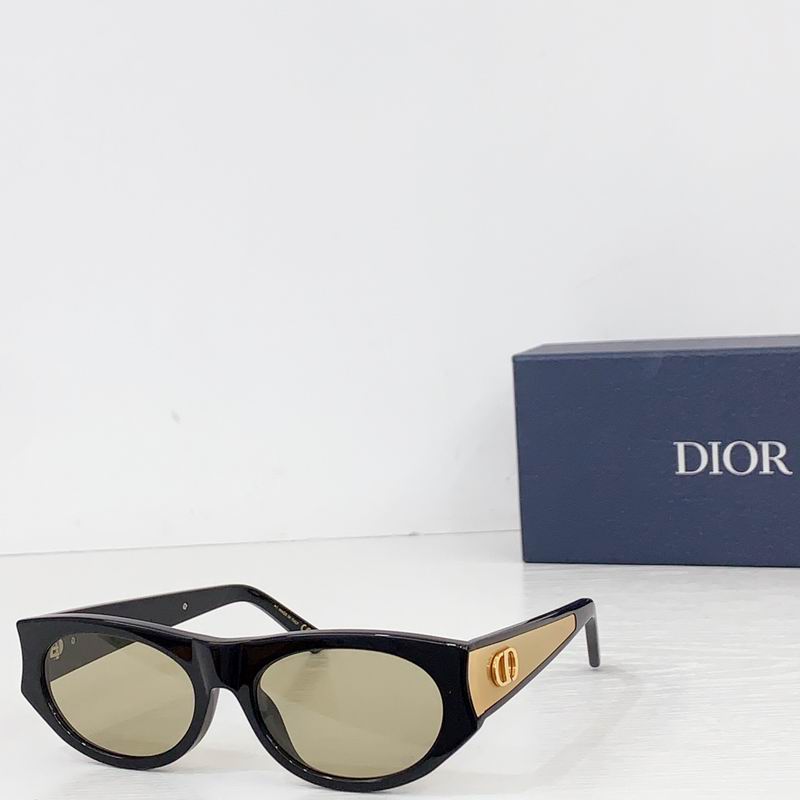 Dior Glow 56 18-140 B07