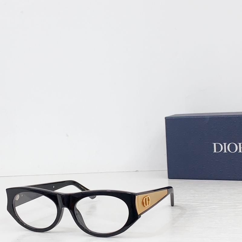 Dior Glow 56 18-140 B08