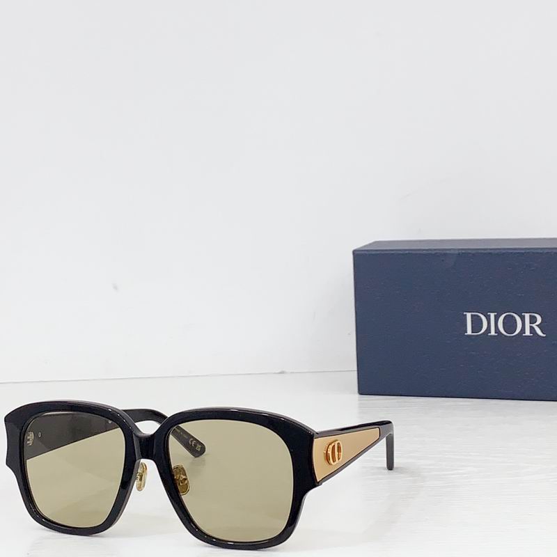 Dior Glow S2F 56 16-140 b041