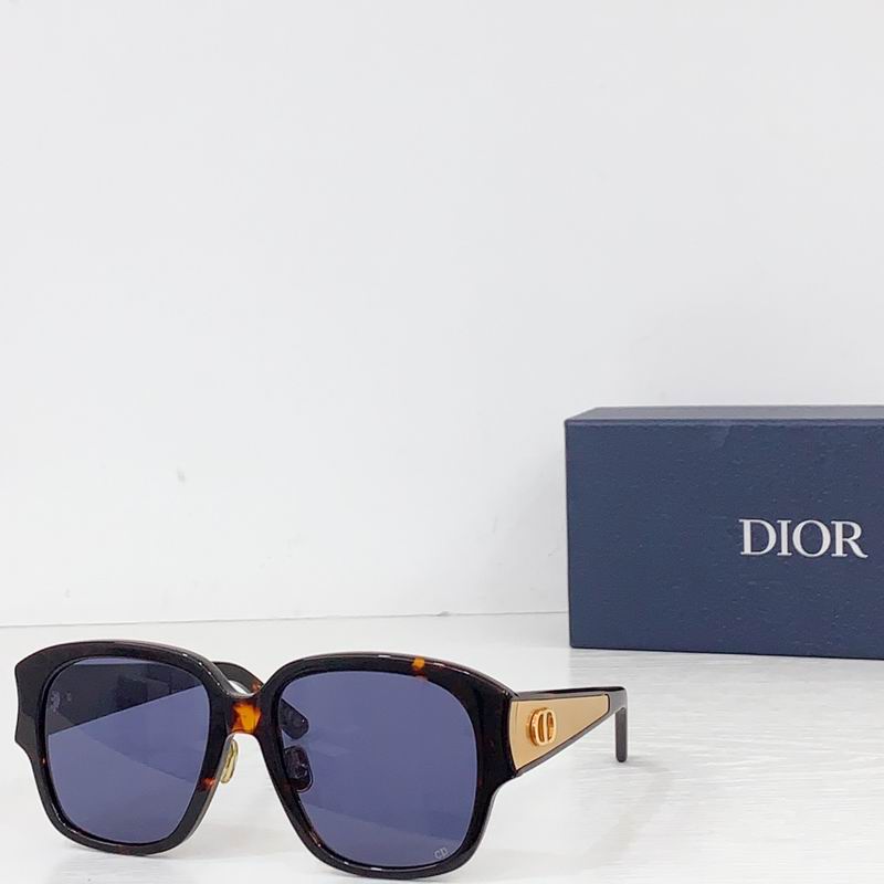 Dior Glow S2F 56 16-140 b061