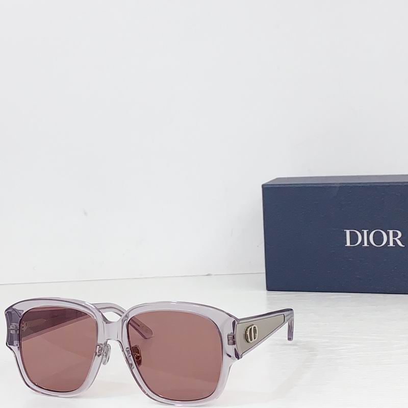 Dior Glow S2F 56 16-140 b071