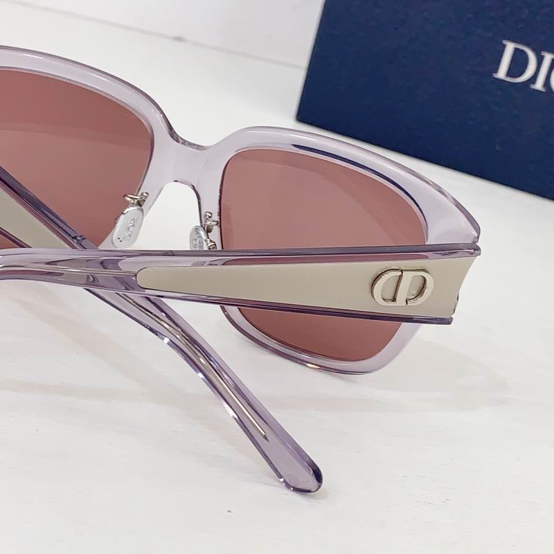 Dior Glow S2F 56 16-140 b081