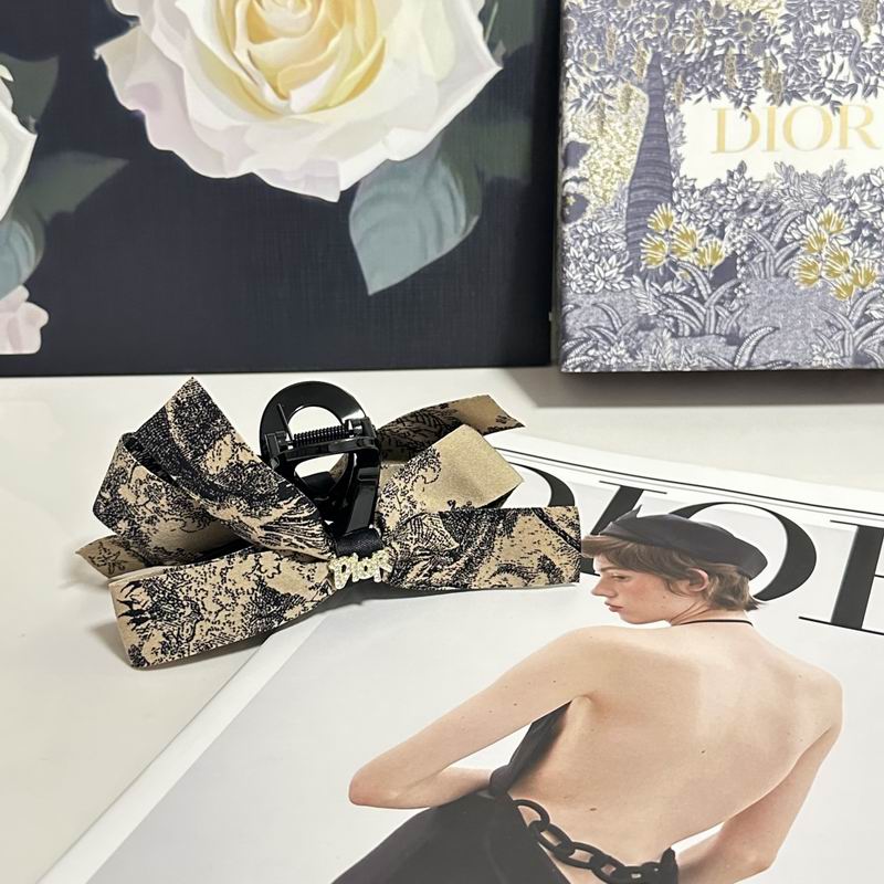 Dior Hair Grab Clip  (1)
