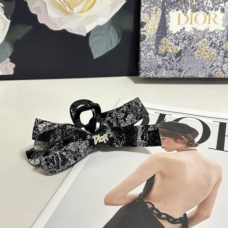 Dior Hair Grab Clip  (10)