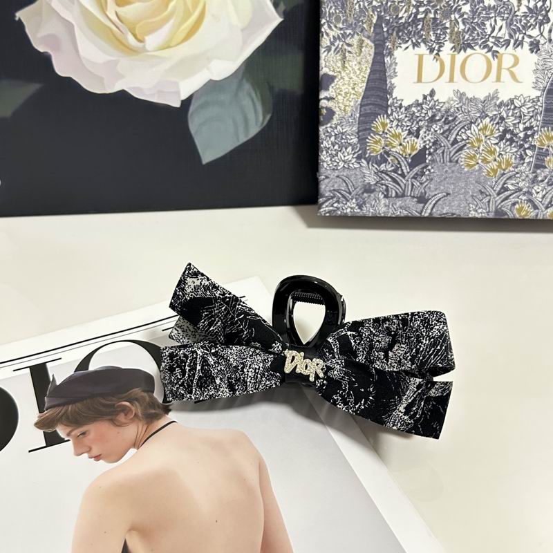 Dior Hair Grab Clip  (11)