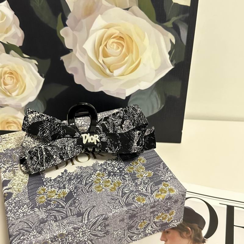 Dior Hair Grab Clip  (12)