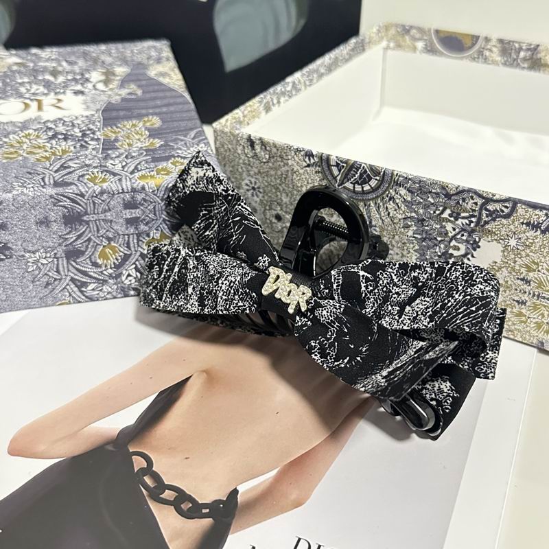 Dior Hair Grab Clip  (16)