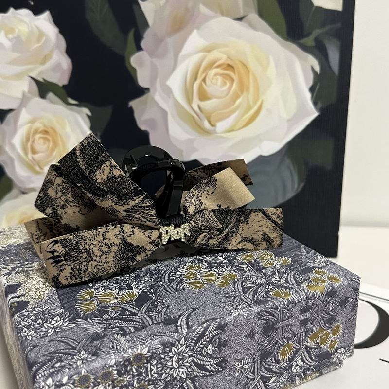 Dior Hair Grab Clip  (4)