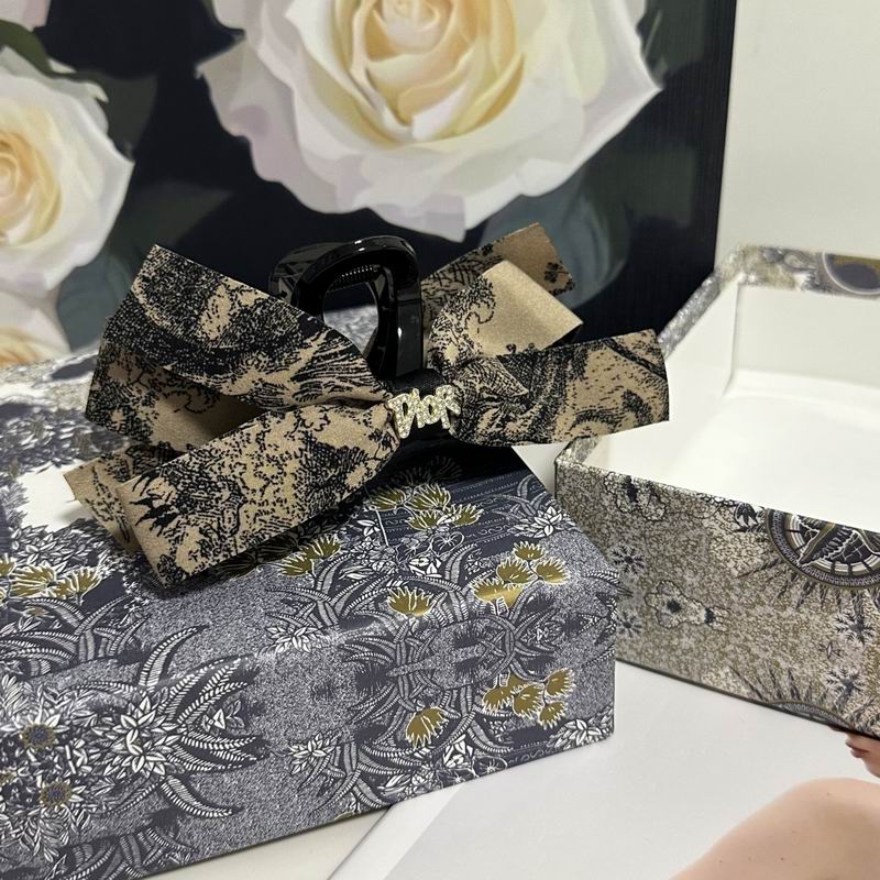 Dior Hair Grab Clip  (6)