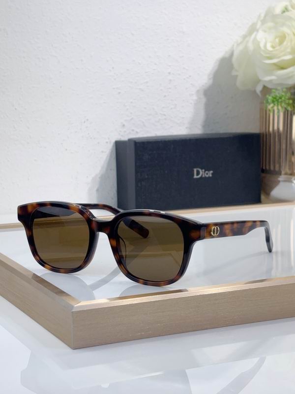 Dior night4I 52 21 145 c01